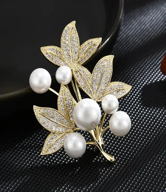 Elegant Silver Color Full of Rhinestone Feather Brooches for Women Men Unisex Luxury Crystal Lapel Safety Pins Party Jewelry
