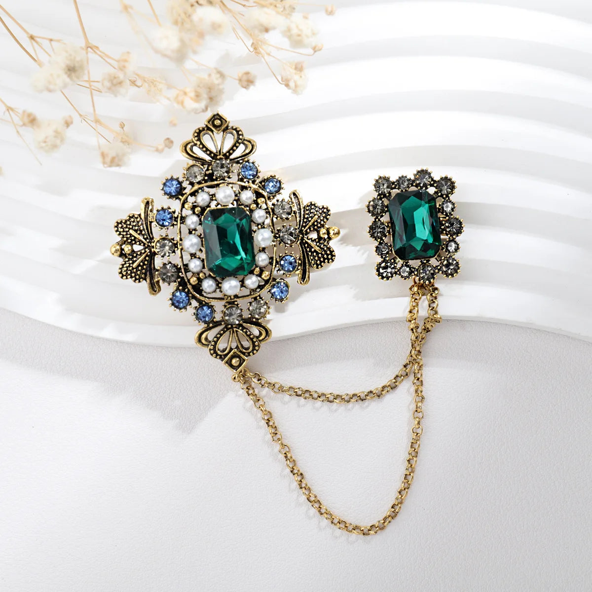 High End Exquisite Women's Set Brooch Sweater Pins and Accessories Luxury and Elegant Brooches Brooches for Women Bee Brooches