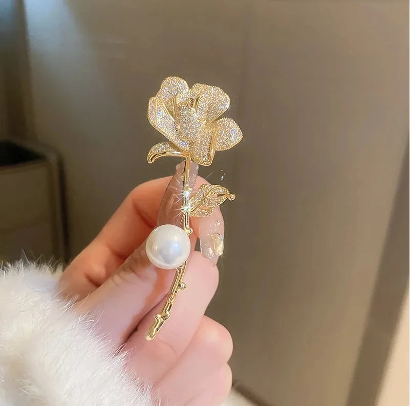 Elegant Silver Color Full of Rhinestone Feather Brooches for Women Men Unisex Luxury Crystal Lapel Safety Pins Party Jewelry