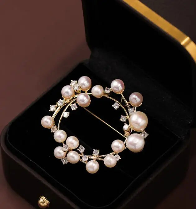 Elegant Silver Color Full of Rhinestone Feather Brooches for Women Men Unisex Luxury Crystal Lapel Safety Pins Party Jewelry